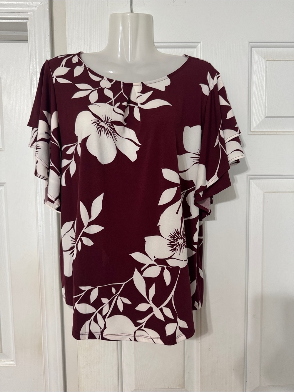 Liz Claiborne Maroon Floral Flutter Sleeve Blouse